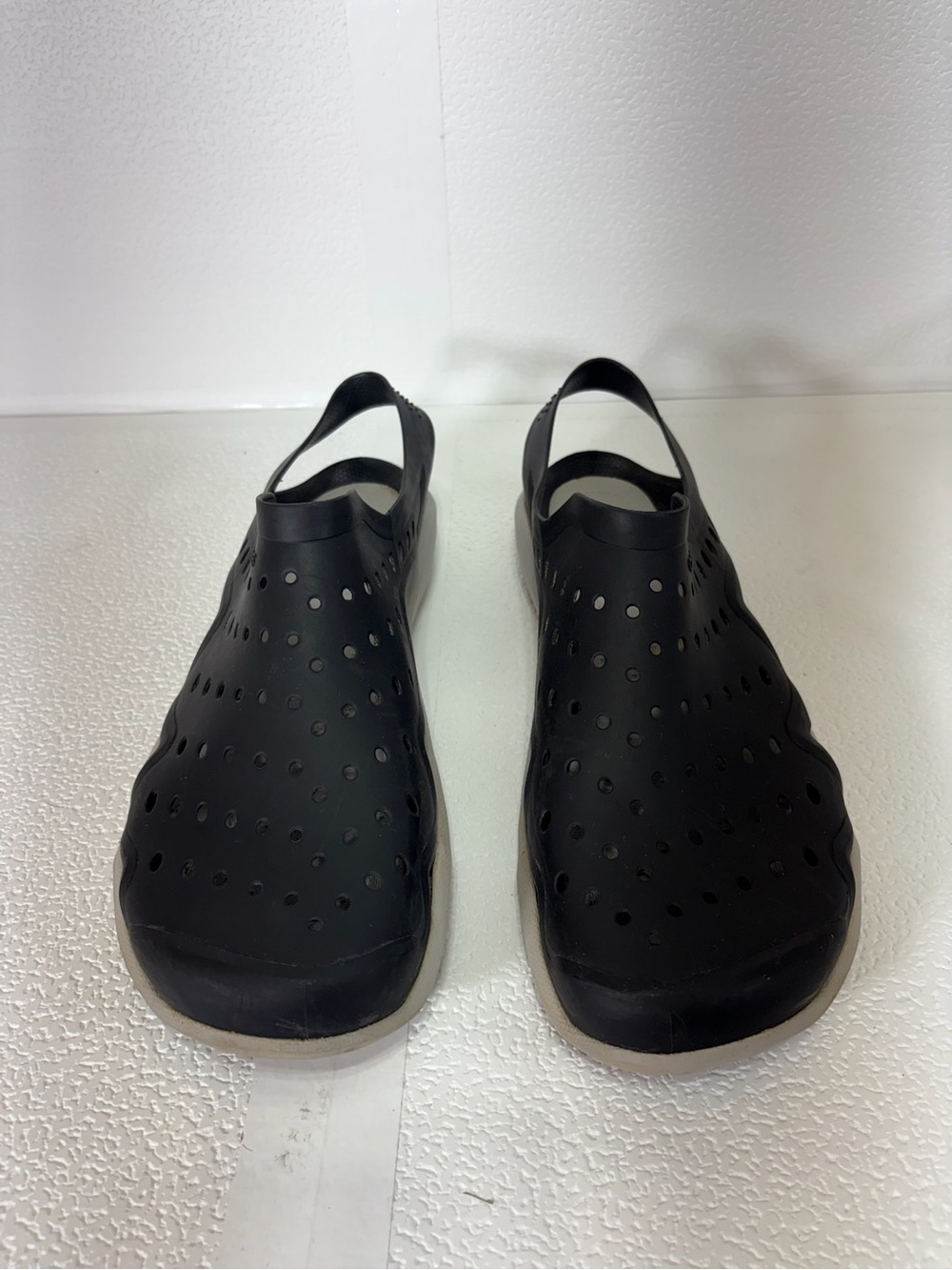 CROCS Men's Black Perforated Slip-On Sandals with Heel Strap s307